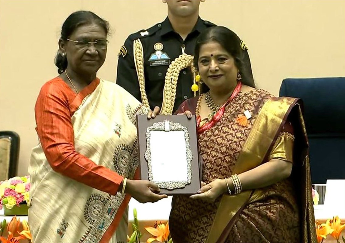 Dr Veena Murthy Vijay receives the Sangeet Natak Akademi Puraskar from the President of India